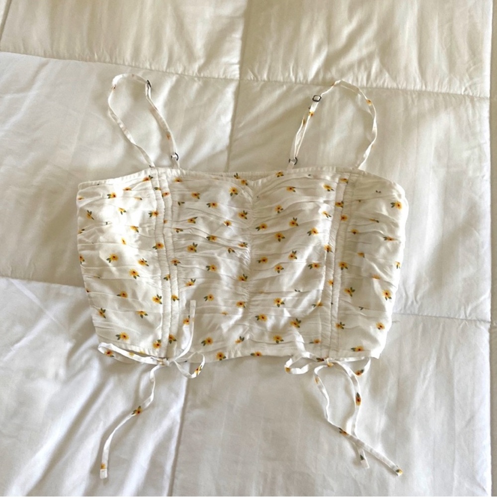 Hollister women’s crop top - white/yellow